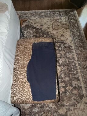 CJ Banks Navy Capris EUC